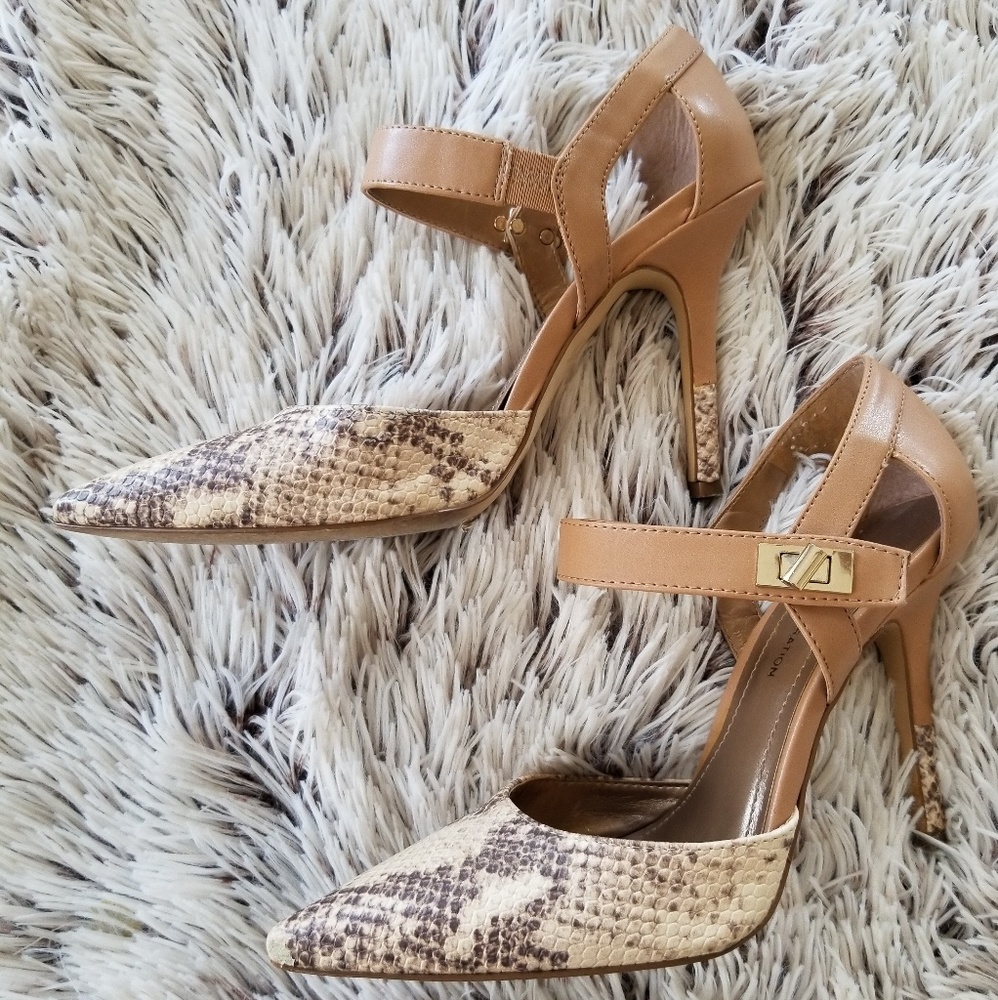 Size 6 Nude BCBG Pointed Toe Heels